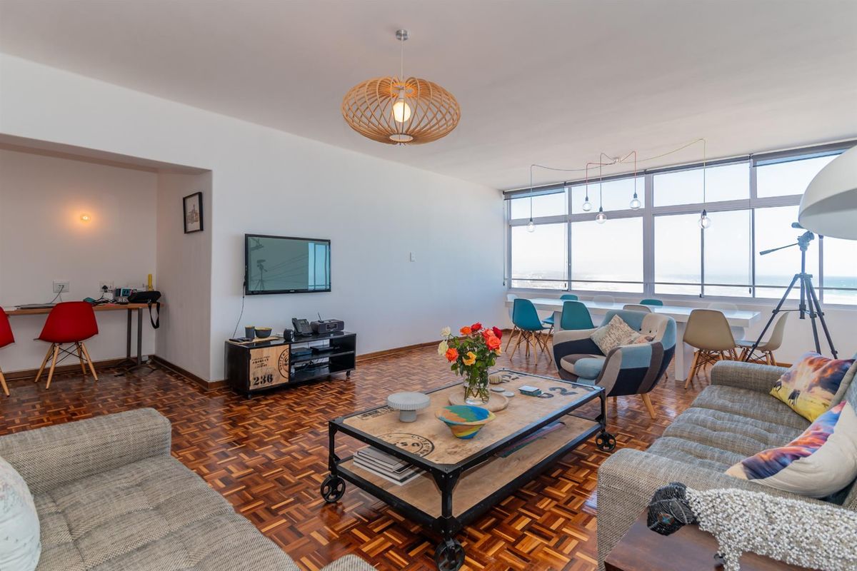 Spacious 3 bed contemporary apartment with spectacular sea views. - Photo 4