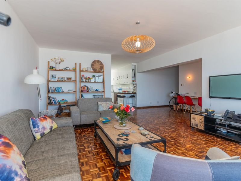 Spacious 3 bed contemporary apartment with spectacular sea views. - Photo 5