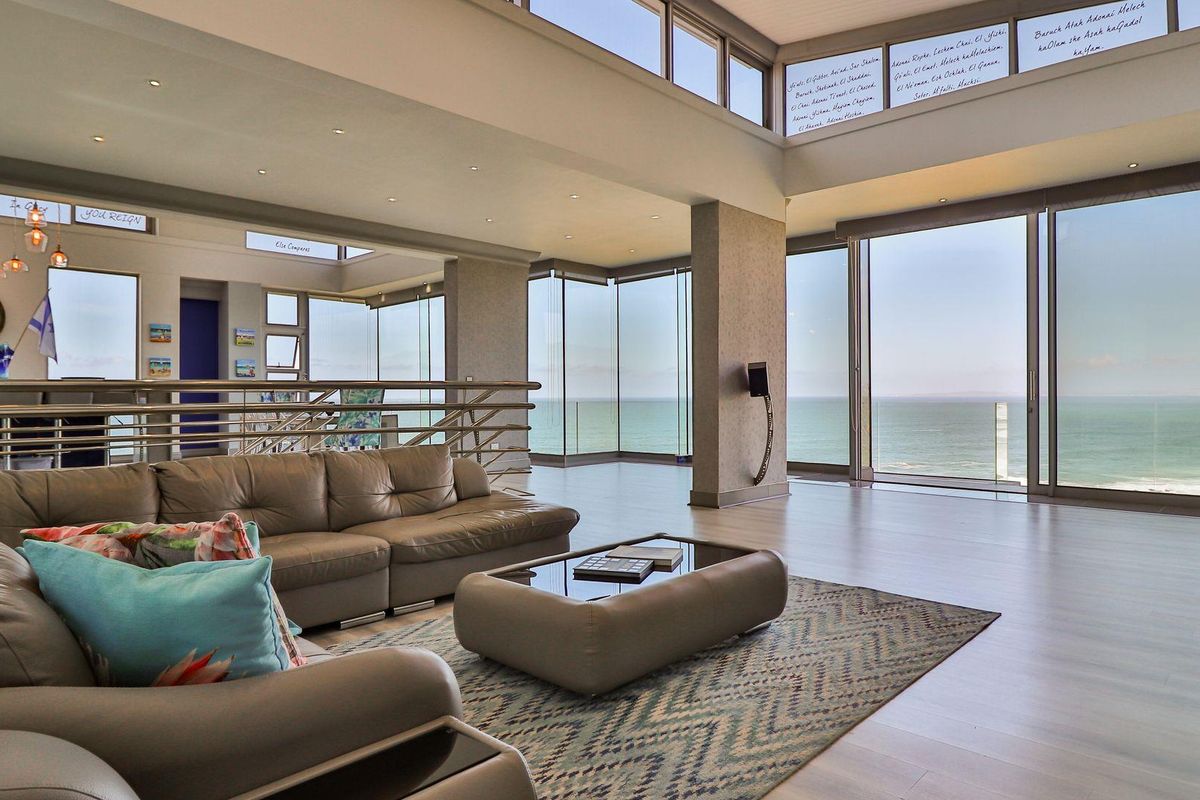 Privacy, Luxury and Effortless Coastal Living or Investment Opportunity! - Photo 2