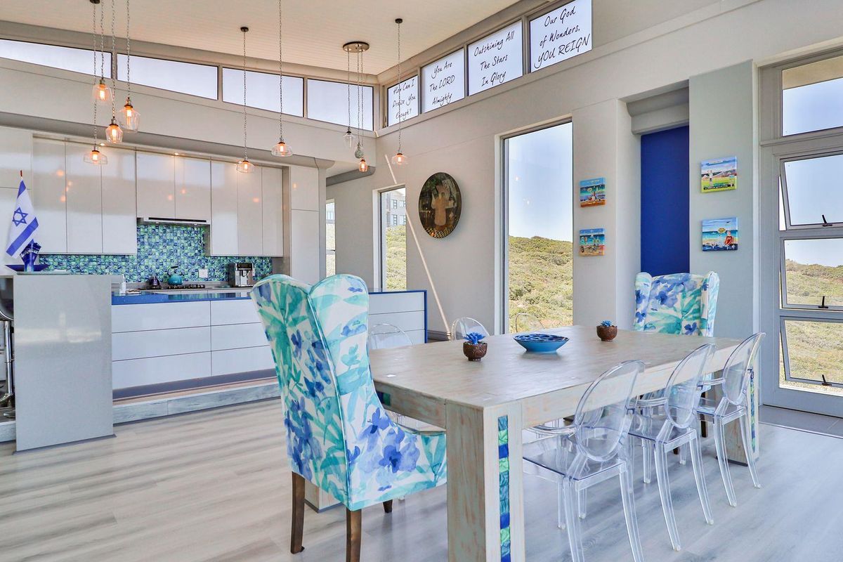 Privacy, Luxury and Effortless Coastal Living or Investment Opportunity! - Photo 5