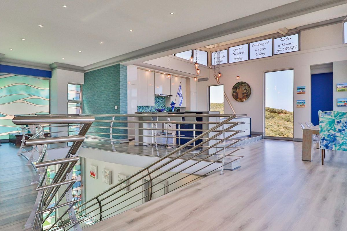 Privacy, Luxury and Effortless Coastal Living or Investment Opportunity! - Photo 4