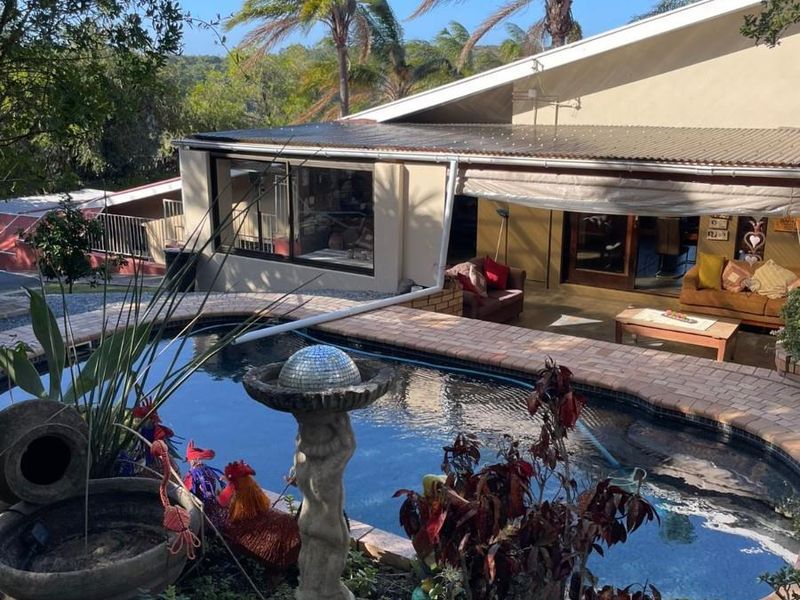 BEACON BAY NORTH :  Spacious Family Home with Flatlet, on a Rare Extra-Large 1,862m2 Erf - Photo 2