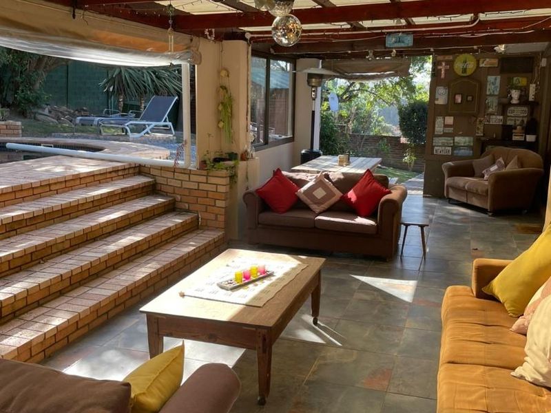 BEACON BAY NORTH :  Spacious Family Home with Flatlet, on a Rare Extra-Large 1,862m2 Erf - Photo 5