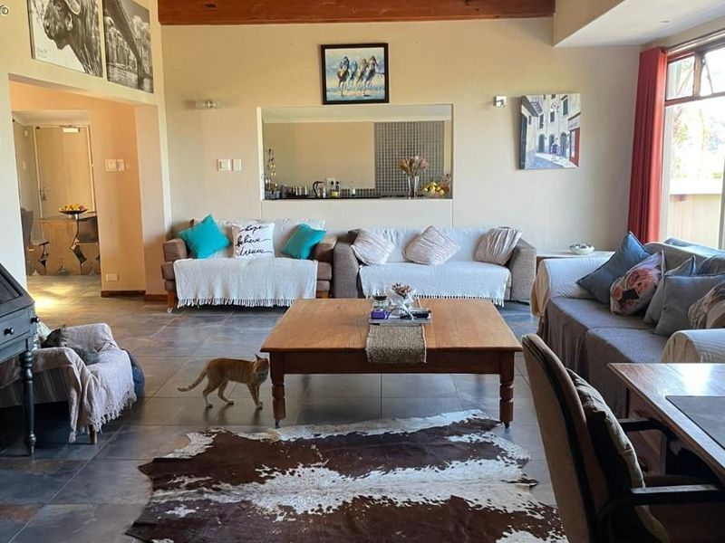 BEACON BAY NORTH :  Spacious Family Home with Flatlet, on a Rare Extra-Large 1,862m2 Erf - Photo 10