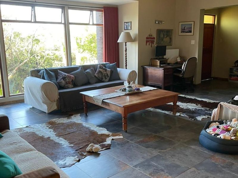 BEACON BAY NORTH :  Spacious Family Home with Flatlet, on a Rare Extra-Large 1,862m2 Erf - Photo 7