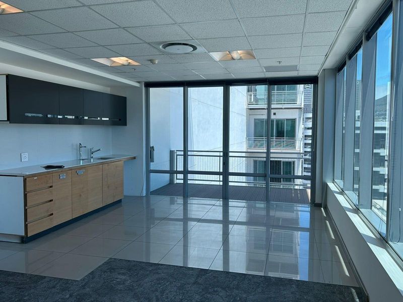 AAA-Grade Office To Rent in Convention Towers on the Foreshore, Cape Town - Photo 2