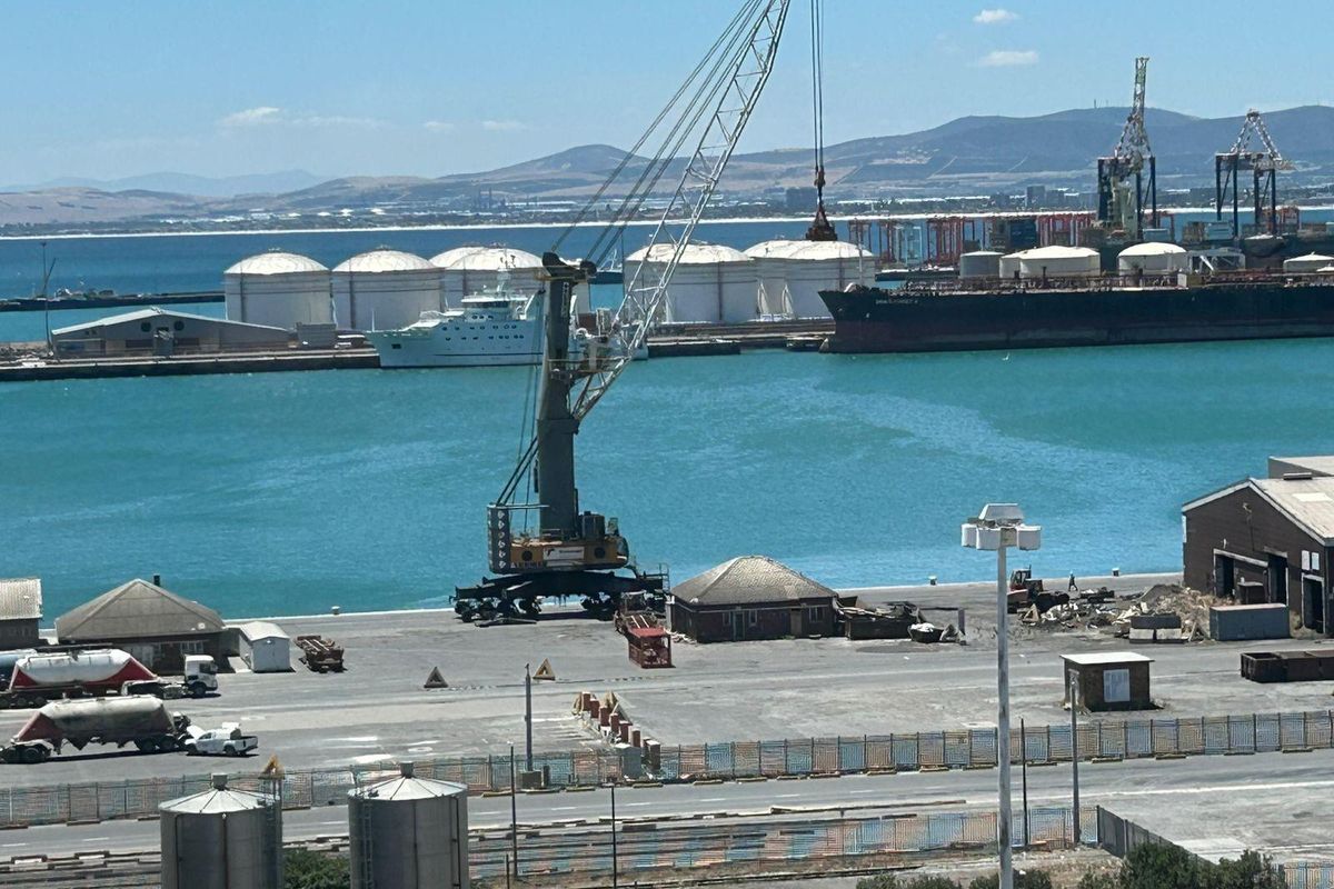 AAA-Grade Office To Rent in Convention Towers on the Foreshore, Cape Town - Photo 4