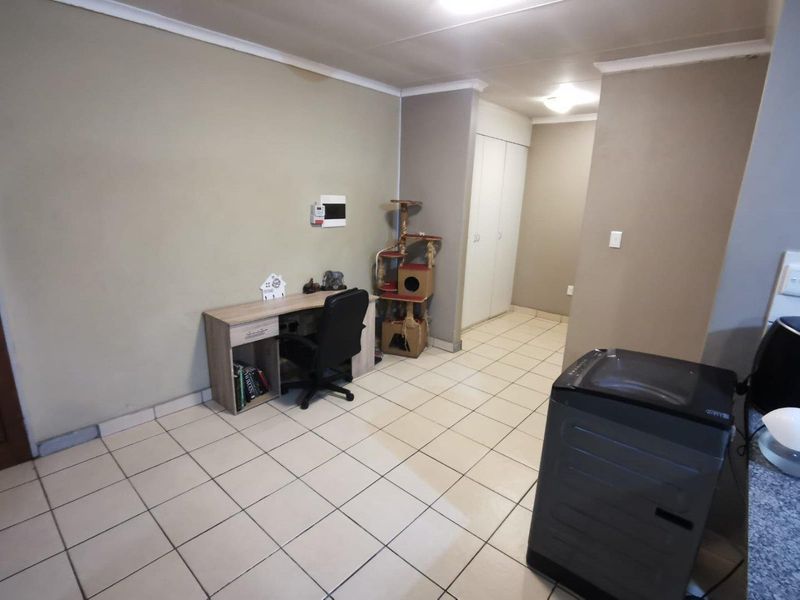 2 BED and 2 BATH Bargain Apartment Up for Grabs - Photo 6