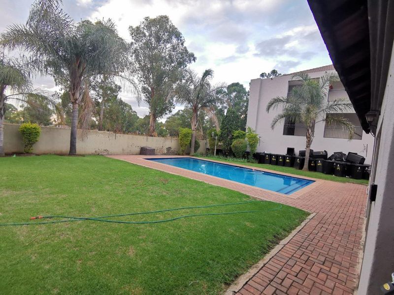 2 BED and 2 BATH Bargain Apartment Up for Grabs - Photo 2