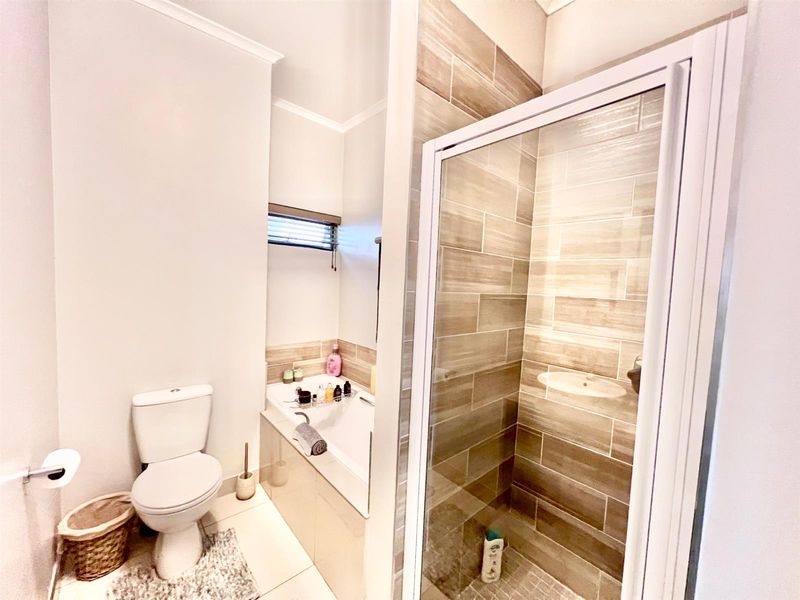 Apartment For Sale in Midrand - Photo 2