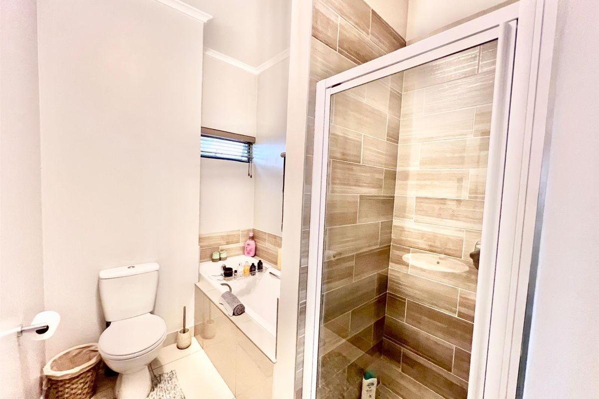 Apartment For Sale in Midrand - Photo 2