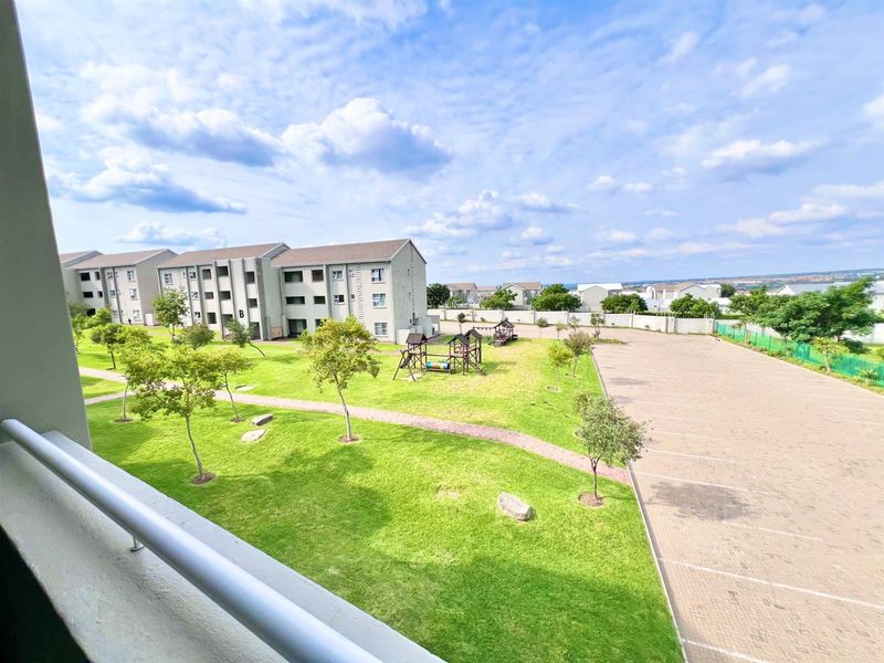 Apartment For Sale in Midrand - Photo 5