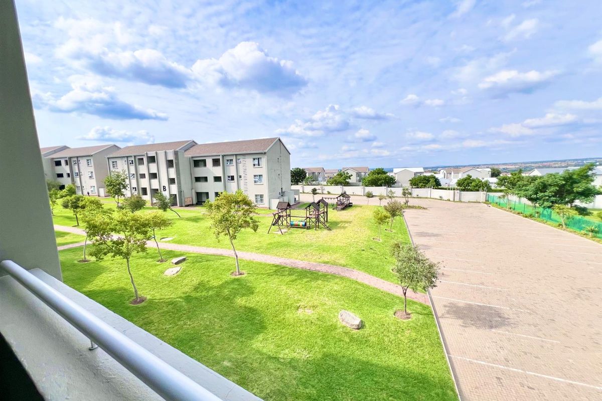 Apartment For Sale in Midrand - Photo 5