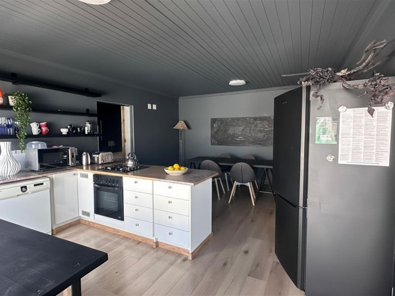 Stunning Modern Living: Two-Bedroom Gem in Yzerfontein - Photo 3