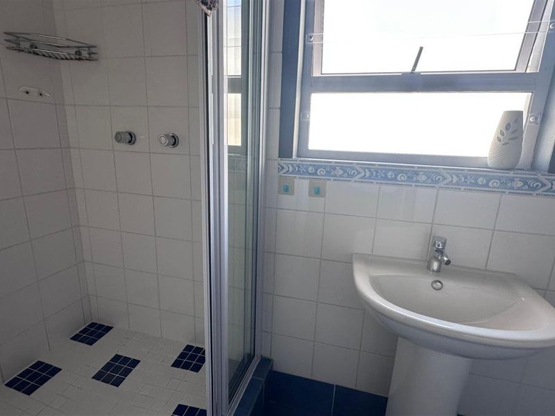 Stunning Modern Living: Two-Bedroom Gem in Yzerfontein - Photo 10