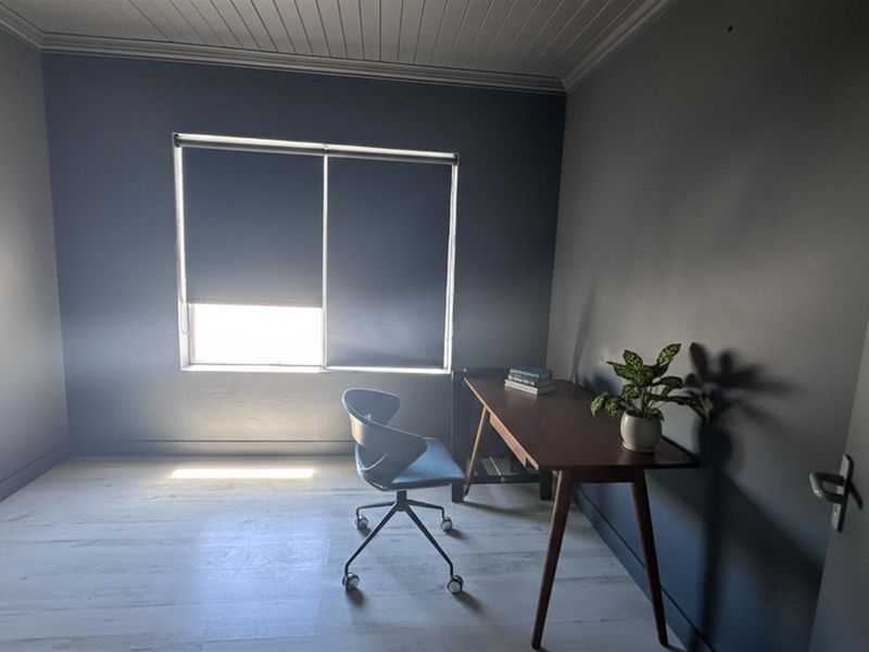 Sophisticated Coastal Living: Spacious 3-Bedroom Executive Apartment - Photo 10