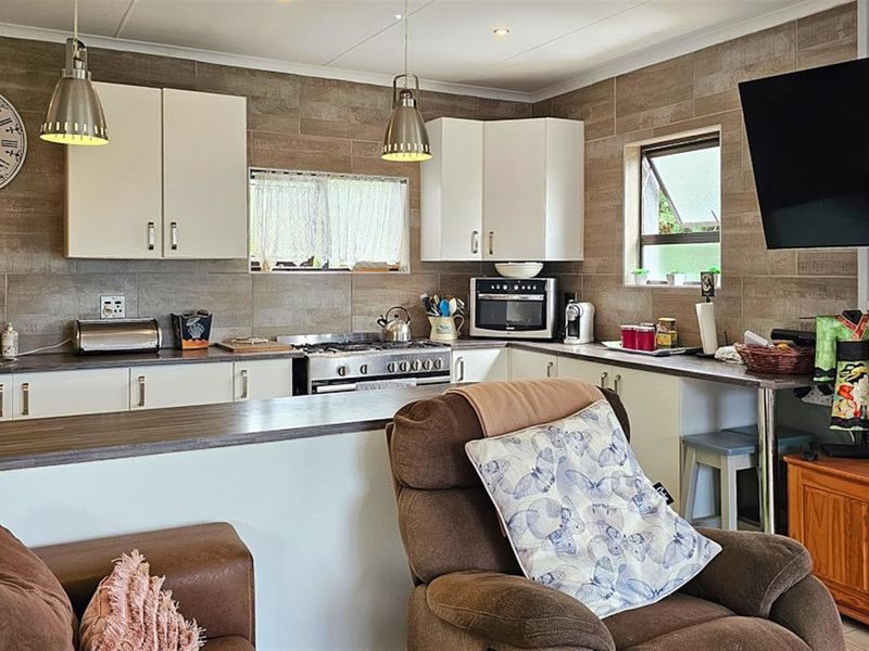 Lovely Family House with Flat - Photo 7