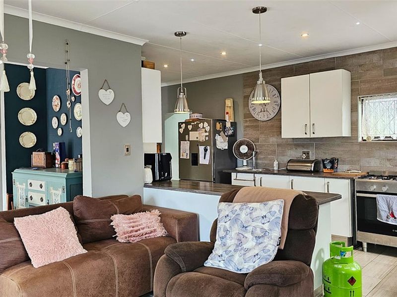 Lovely Family House with Flat - Photo 8