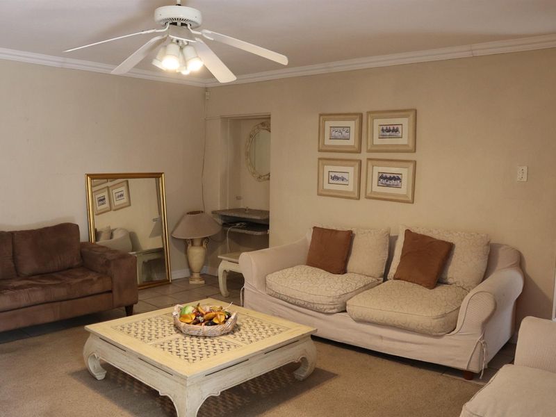 Exceptional 8-Bedroom Residence with Pool, Flatlet, 3 Kitchens in Secunda - Photo 3