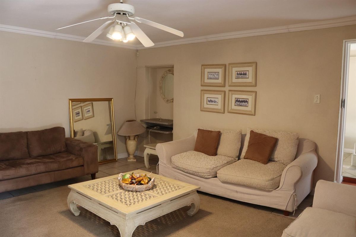 Exceptional 8-Bedroom Residence with Pool, Flatlet, 3 Kitchens in Secunda - Photo 3