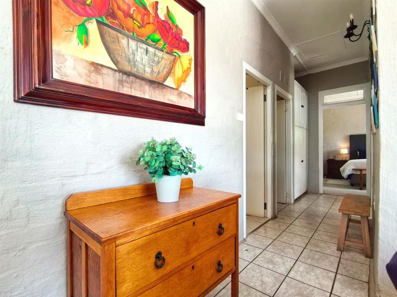 Sunrise Views, Comfort and Family Living in Prime Montrose - Photo 9