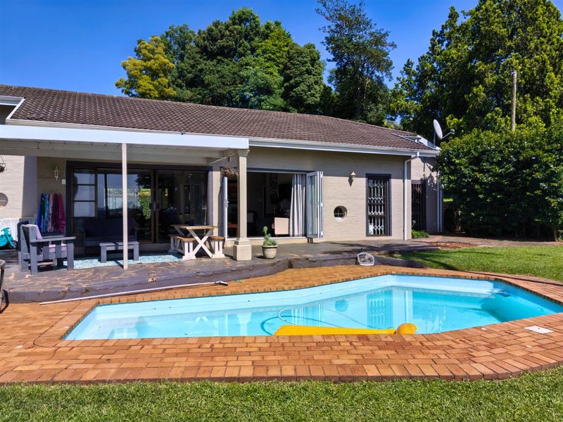 Sunrise Views, Comfort and Family Living in Prime Montrose - Photo 8