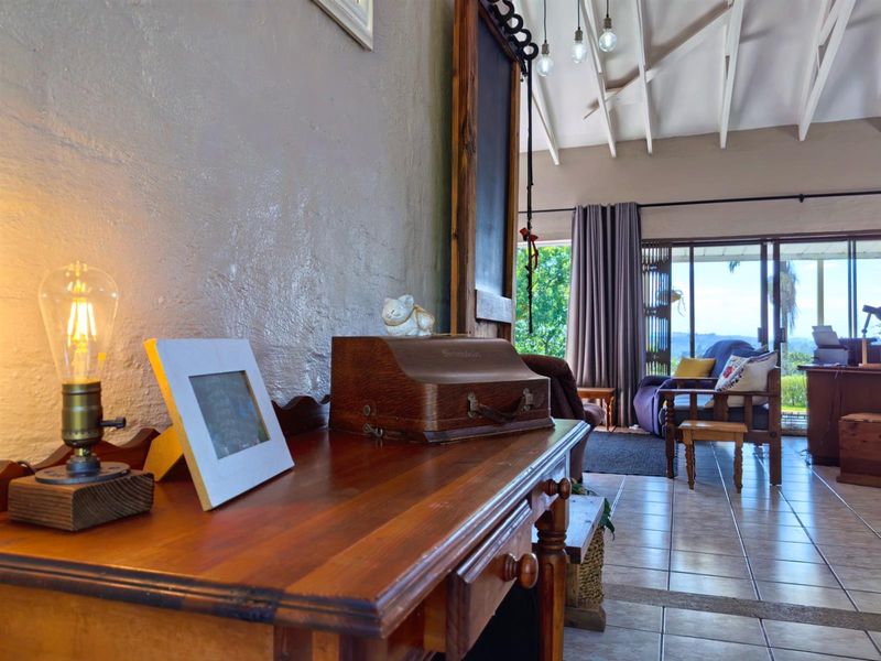 Sunrise Views, Comfort and Family Living in Prime Montrose - Photo 6