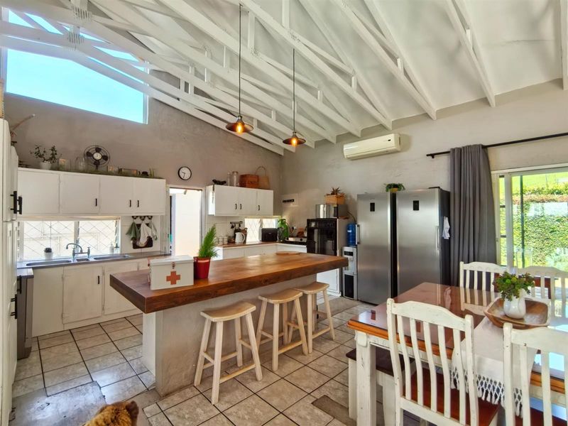 Sunrise Views, Comfort and Family Living in Prime Montrose - Photo 3