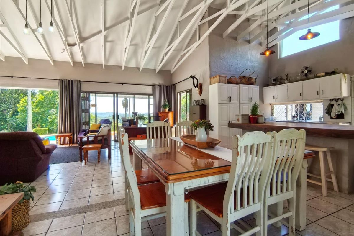 Sunrise Views, Comfort and Family Living in Prime Montrose - Photo 4