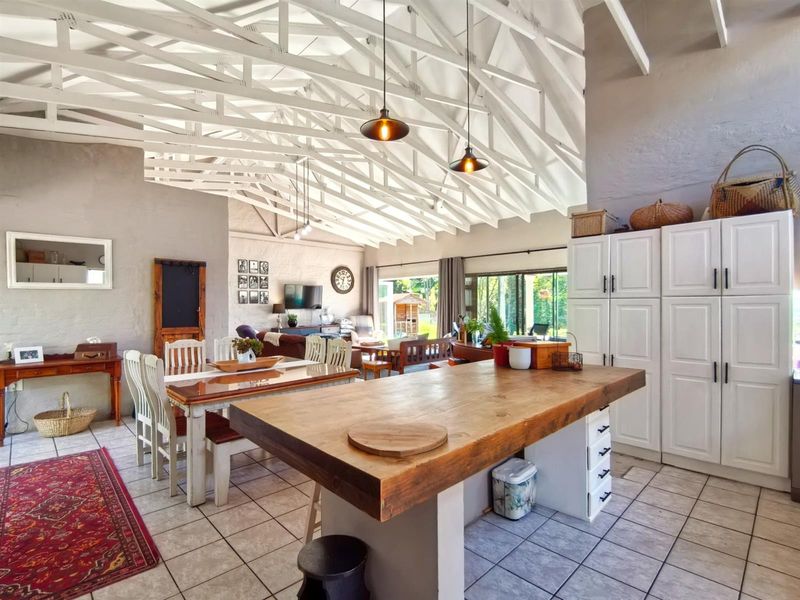 Sunrise Views, Comfort and Family Living in Prime Montrose - Photo 2