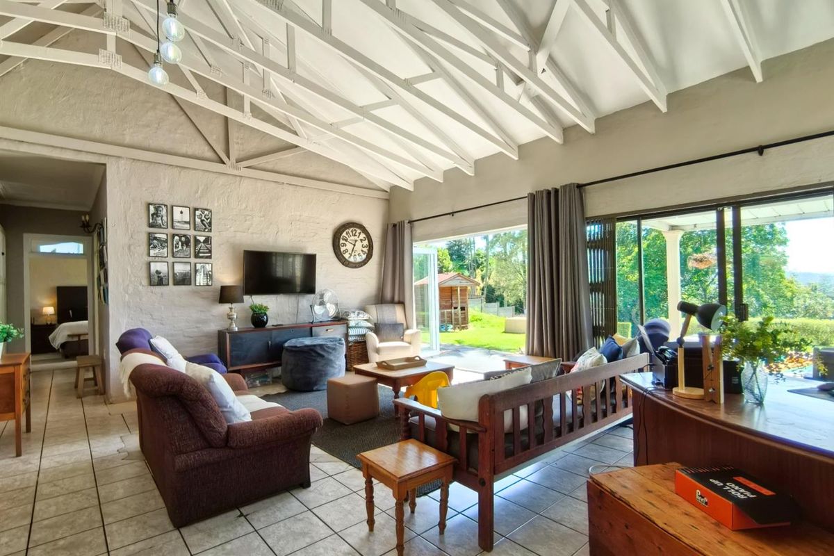 Sunrise Views, Comfort and Family Living in Prime Montrose - Photo 5