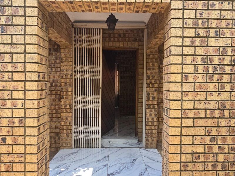 Spacious Family Home with Granny Flat and Solar-Heated Pool - Photo 5