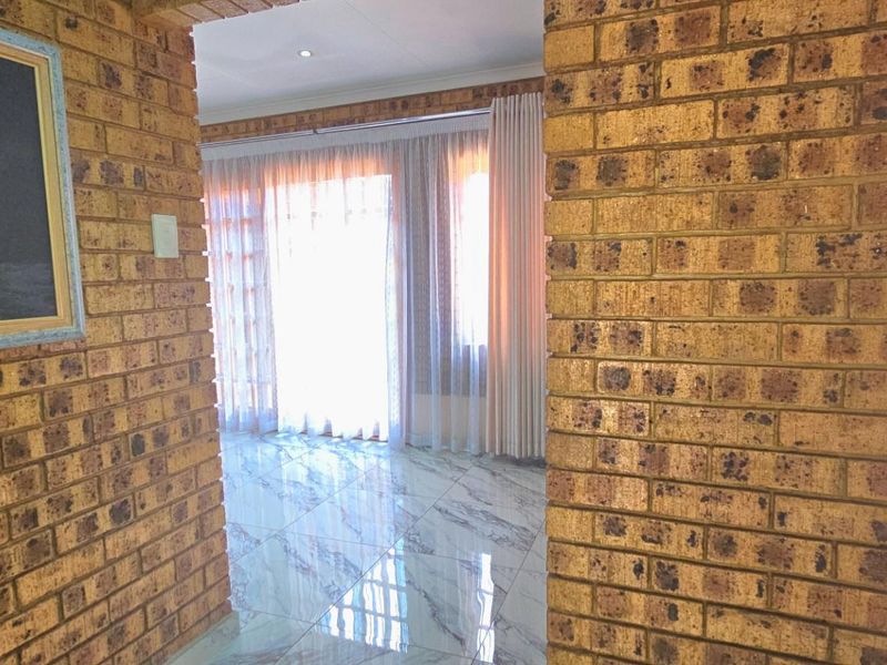 Spacious Family Home with Granny Flat and Solar-Heated Pool - Photo 9