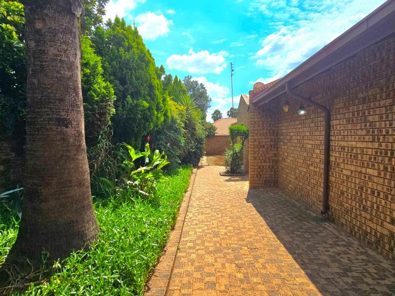 Spacious Family Home with Granny Flat and Solar-Heated Pool - Photo 4