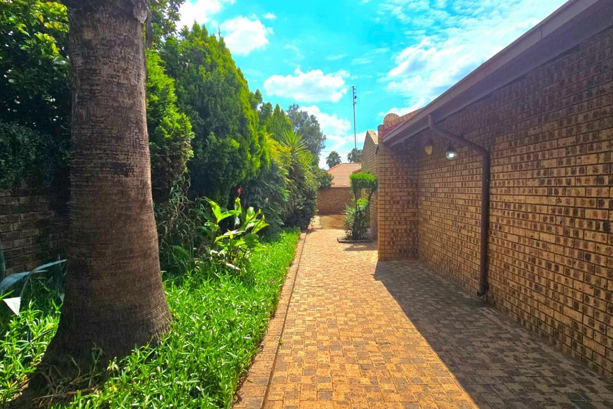 Spacious Family Home with Granny Flat and Solar-Heated Pool - Photo 4