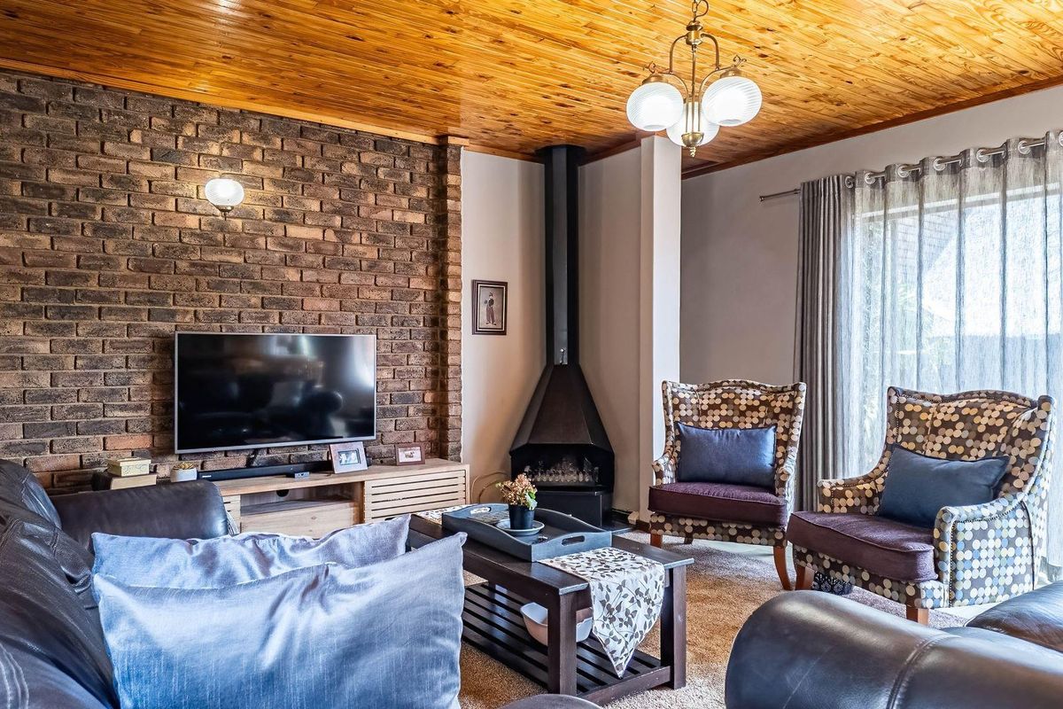 House For Sale in Zwartkop, Centurion - Photo 3