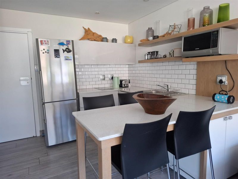 Studio Apartment in Sea Point - Photo 10