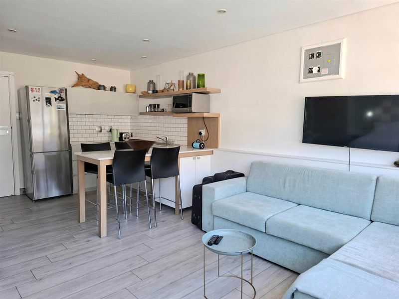 Studio Apartment in Sea Point - Photo 8