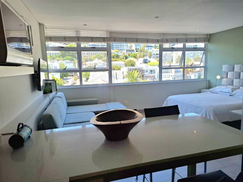 Studio Apartment in Sea Point - Photo 1