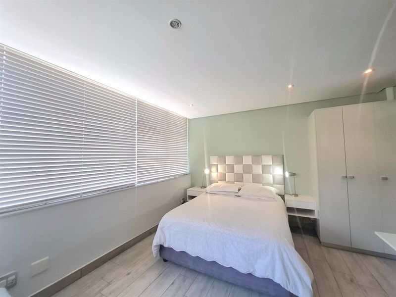 Studio Apartment in Sea Point - Photo 5