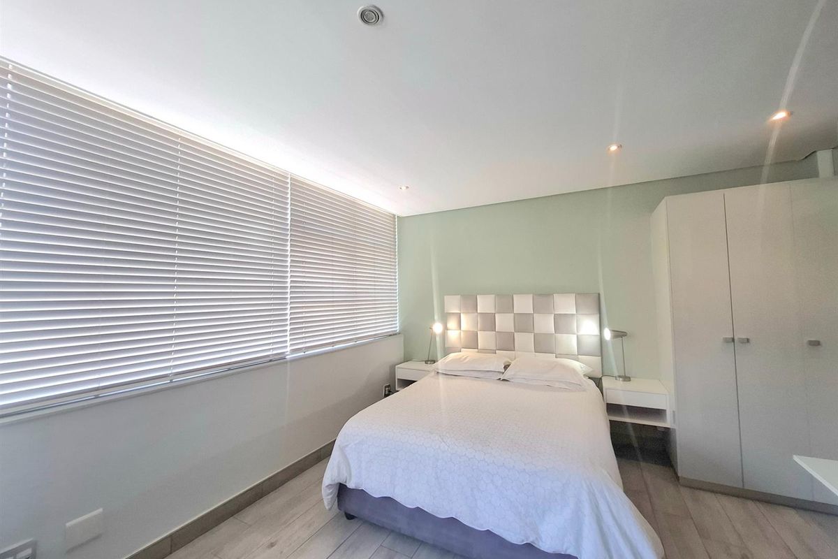 Studio Apartment in Sea Point - Photo 5