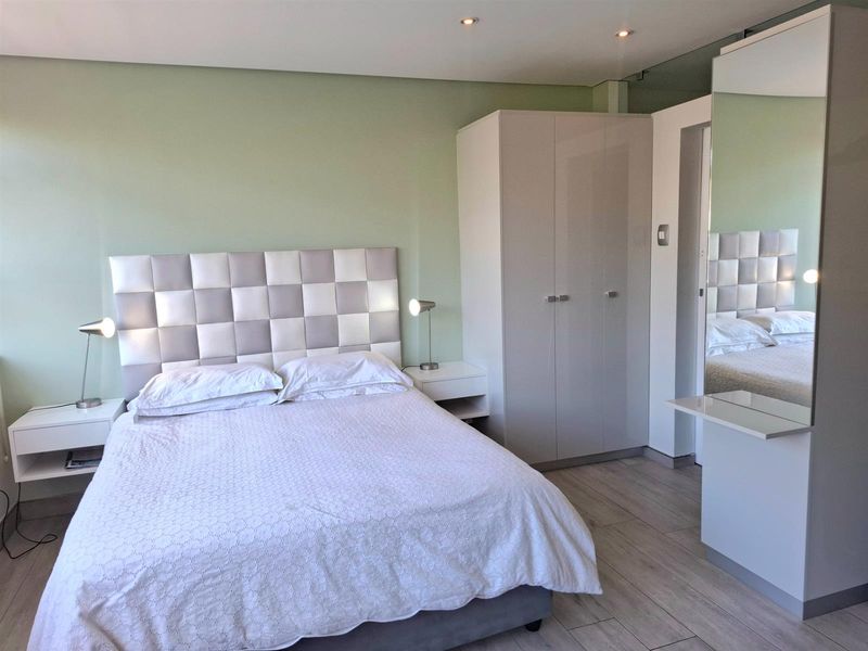 Studio Apartment in Sea Point - Photo 6