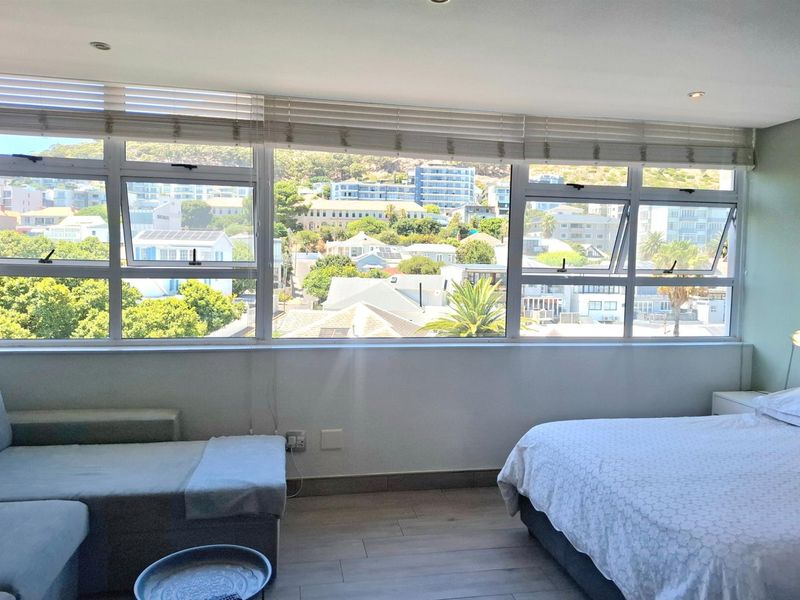Studio Apartment in Sea Point - Photo 7