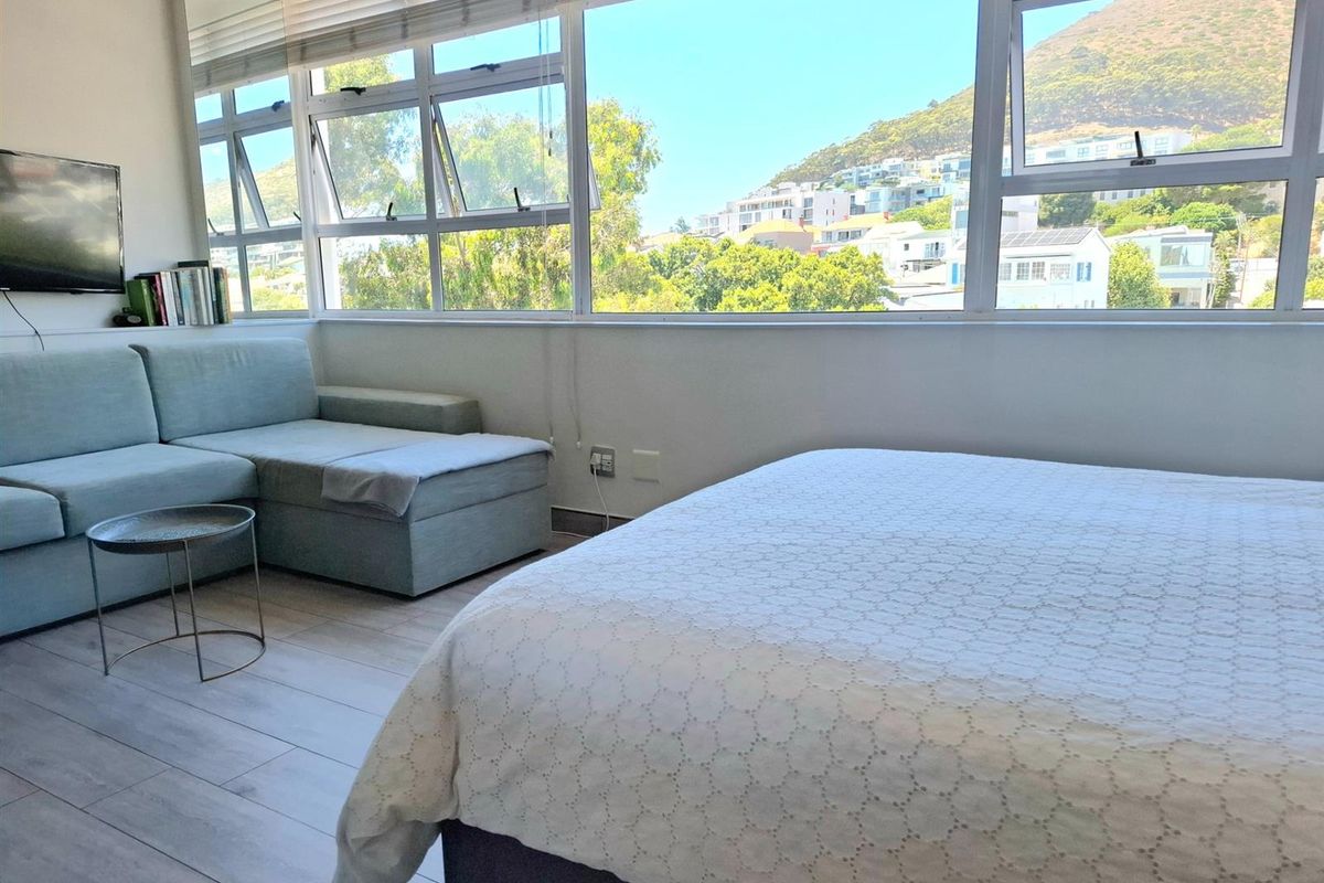 Studio Apartment in Sea Point - Photo 3