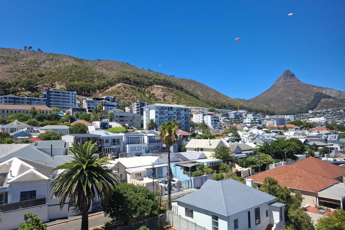 Studio Apartment in Sea Point - Photo 2
