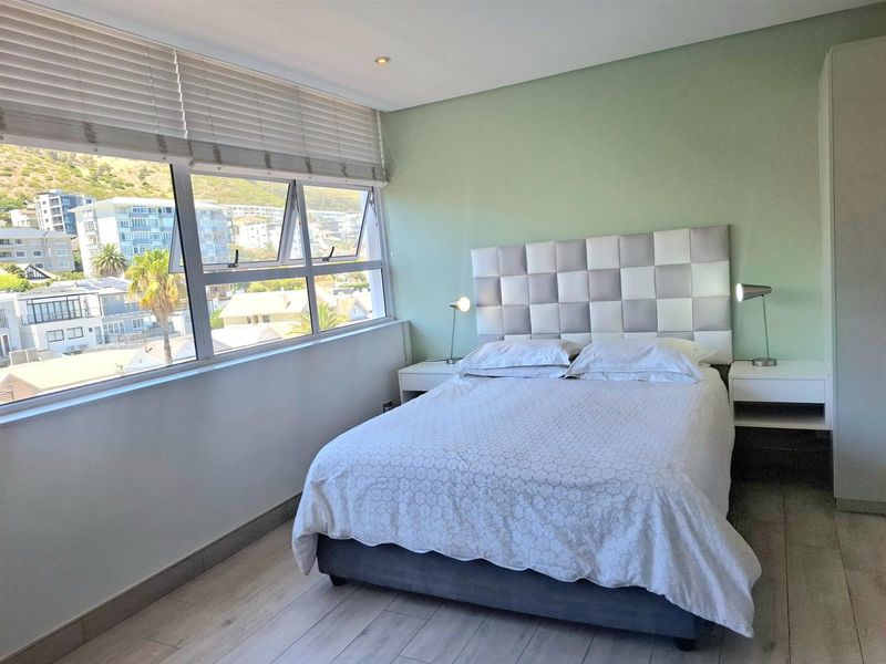 Studio Apartment in Sea Point - Photo 4