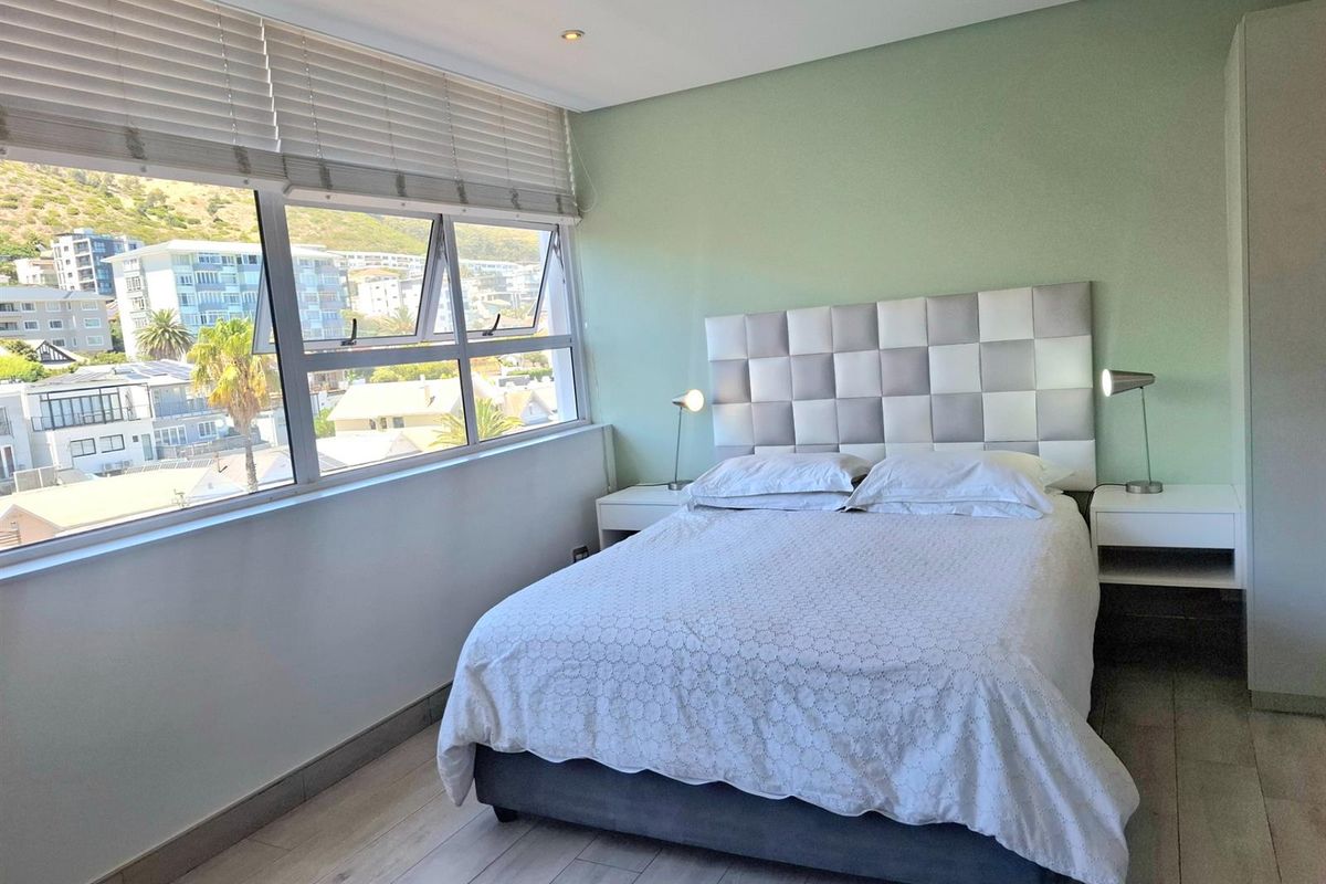 Studio Apartment in Sea Point - Photo 4