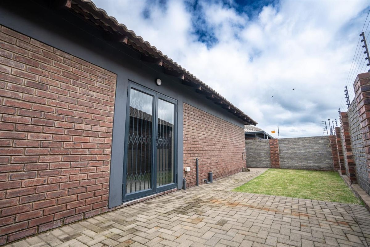 House For Sale in well sought after Development in Secunda - Photo 3