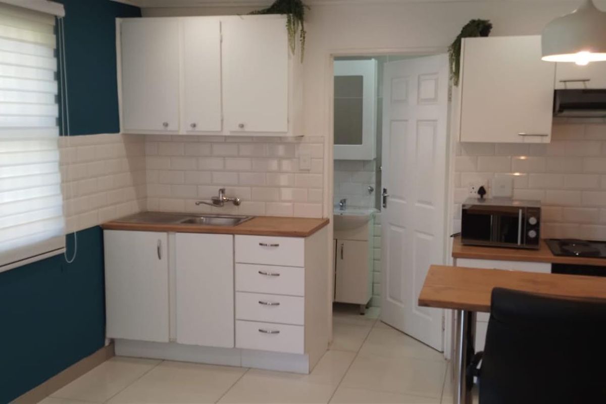 Minimilist Semi-Furnished Bachelor Studio Apartment - Photo 5