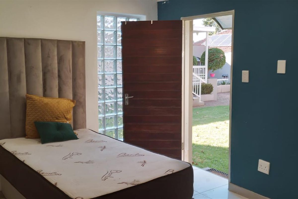 Minimilist Semi-Furnished Bachelor Studio Apartment - Photo 4